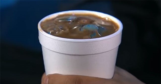 Giải mã màn ảo thuật biến cốc cà phê thành cốc tiền xu: Quá đơn giản, ai cũng làm được!