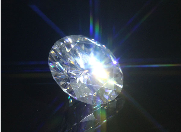 Đá Moissanite là gì?