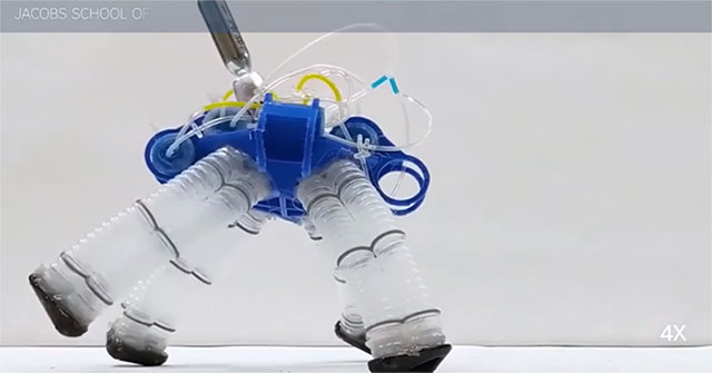 Robot bước đi giống rùa không cần mạch điện tử