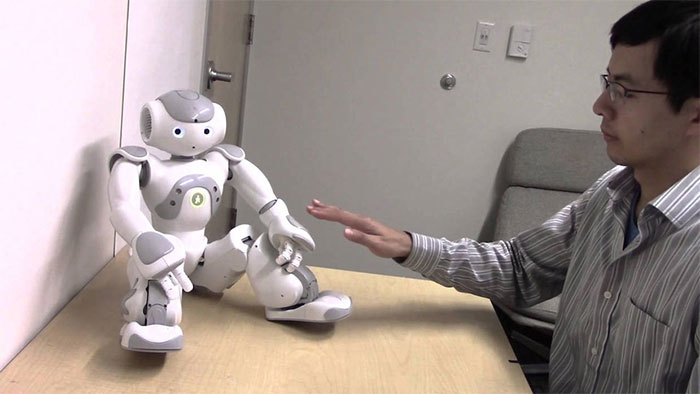 Khi nào robot biết khóc?