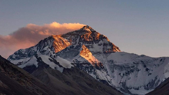 Nhiệt độ đỉnh Everest lạnh đến mức xác chết không phân hủy, liệu di thể người cổ đại có trên đó?