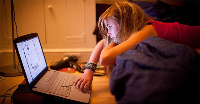 Điều gì sẽ xảy ra khi bạn nằm trên giường làm việc trong suốt 1 năm?