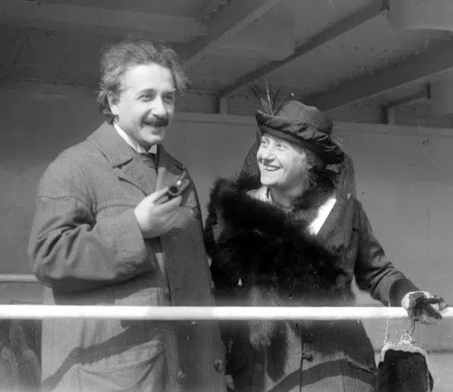 Albert Einstein từng được chính phủ Israel mời về làm Tổng thống, thế nhưng ông một mực khước từ