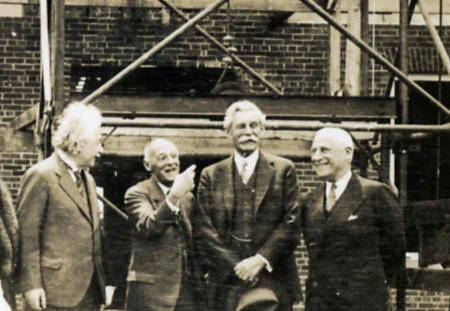 Albert Einstein từng được chính phủ Israel mời về làm Tổng thống, thế nhưng ông một mực khước từ