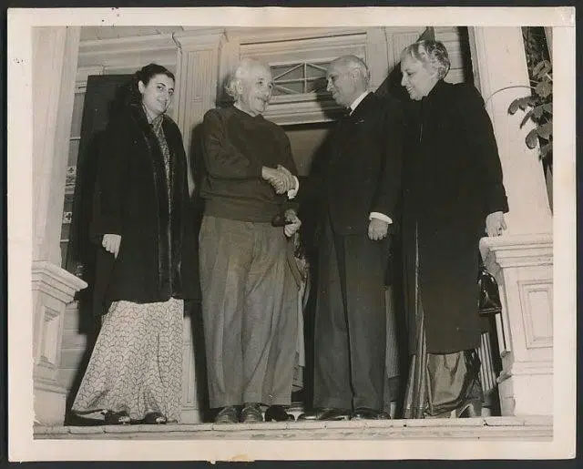 Albert Einstein từng được chính phủ Israel mời về làm Tổng thống, thế nhưng ông một mực khước từ