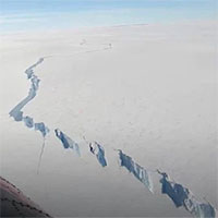 Vết nứt khổng lồ ở Nam Cực giải phóng tảng băng trôi rộng 1270km2