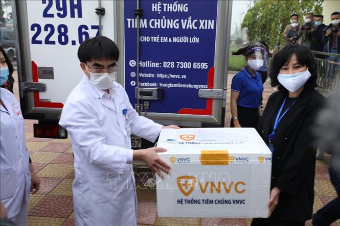 Việt Nam triển khai những mũi tiêm vaccine ngừa COVID-19 đầu tiên