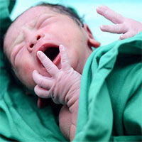 Em bé đầu tiên trên thế giới có kháng thể Covid-19 ngay sau khi chào đời