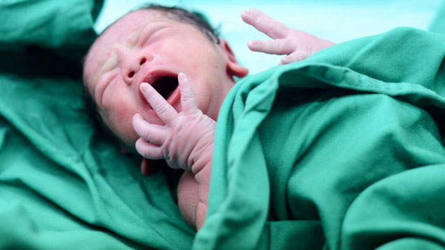 Em bé đầu tiên trên thế giới có kháng thể Covid-19 ngay sau khi chào đời