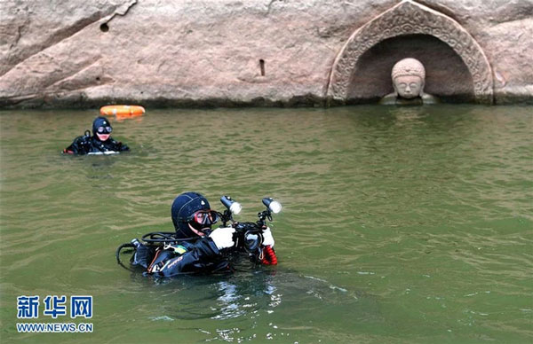 Hạn hán nghiêm trọng khiến hồ chứa cạn nước, lộ ra đầu tượng Phật khổng lồ: Bí mật vẫn còn nằm bên dưới