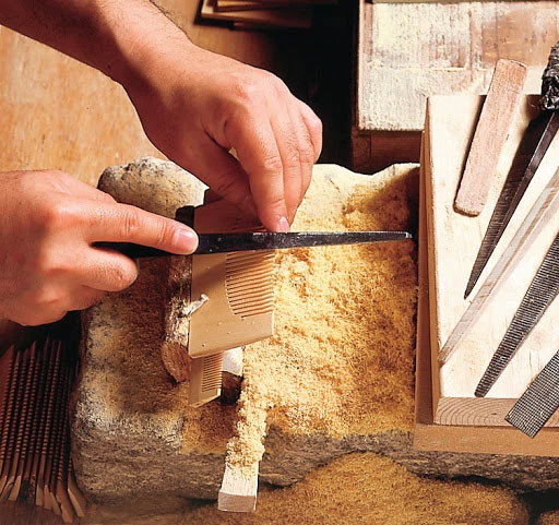 Nhật Bản chế tạo ra loại lược càng chải tóc càng bóng mượt