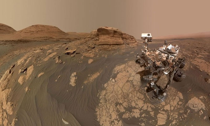 Robot Curiosity chụp ảnh tự sướng trên sườn núi sao Hỏa