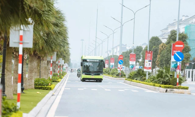 Review siêu chân thật tuyến xe buýt điện đầu tiên tại Hà Nội
