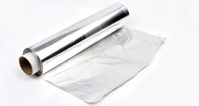 Vì sao giấy bạc lấy từ trong lò nướng ra lại không bị nóng?