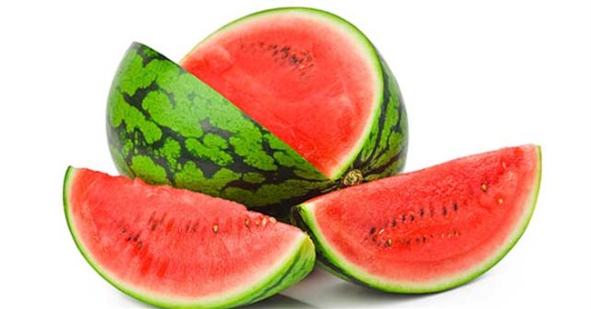 Một quả dưa hấu có bao nhiêu nước và có phải dưa hấu nào cũng hình tròn?