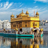Ngôi đền dát vàng giữa hồ thiêng "chữa bách bệnh" ở Ấn Độ