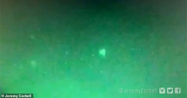 Bộ quốc phòng Mỹ thừa nhận UFO bí ẩn hình kim tự tháp đã "lởn vởn" trên đầu chiến hạm nước này