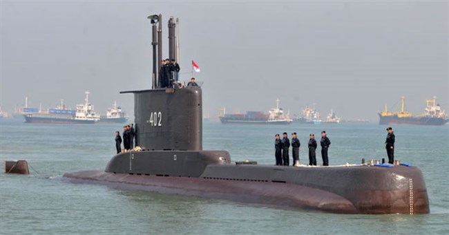 Diện tích nhỏ hẹp, tàu ngầm cung cấp dưỡng khí cho hàng chục người thế nào?