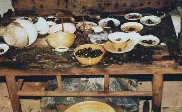 Hình ảnh bàn ăn được tìm thấy