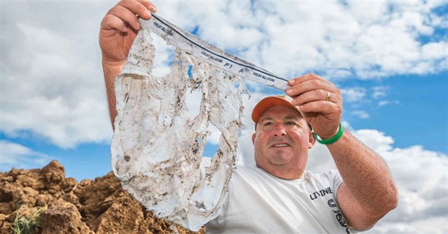 Tại sao người nông dân chôn quần lót dưới đất ruộng?