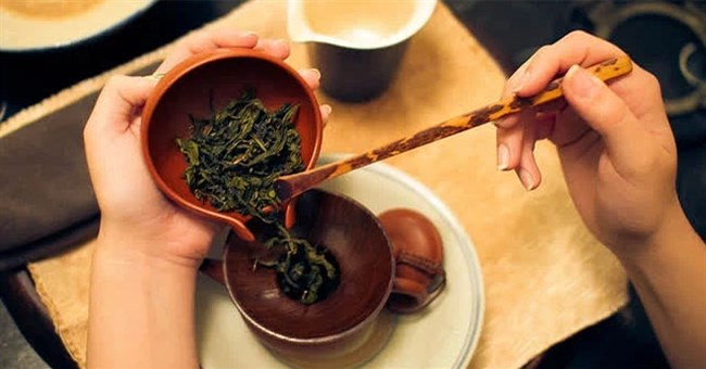 Vì sao khi uống trà có người uống vào mất ngủ, có người lại ngủ rất ngon?