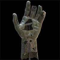 Nhà nghiên cứu ghép lại ngón tay thất lạc 500 năm của tượng đồng