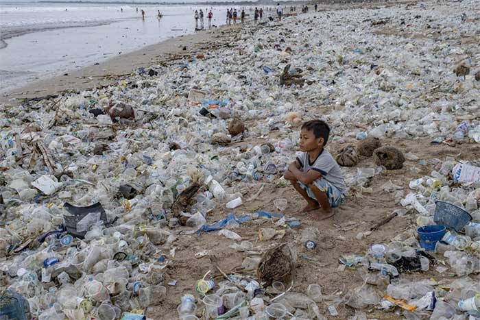 Ô nhiễm nhựa là một vấn đề cấp bách đối với toàn cầu.
