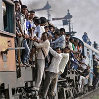 Vì sao tàu hỏa ở Ấn Độ thường đông nghẹt người?