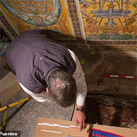 Sửa cung điện, phát hiện cô gái tóc vàng bị giấu dưới sàn 7 thế kỷ