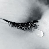 Tại sao khi khóc lại có nước mắt?