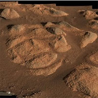 Tàu thăm dò của NASA phát hiện các tảng đá bí ẩn