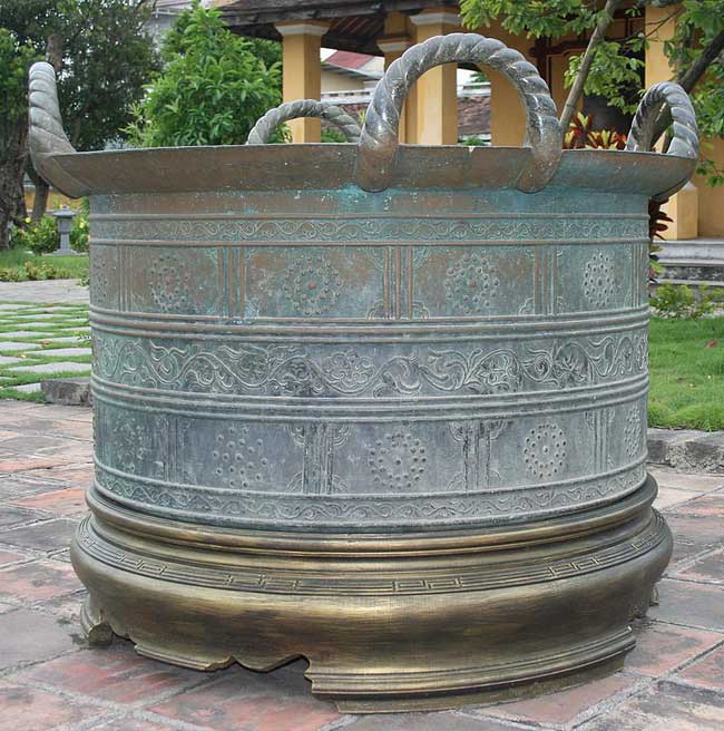 Bí ẩn những chiếc vạc đồng tinh xảo thời chúa Nguyễn