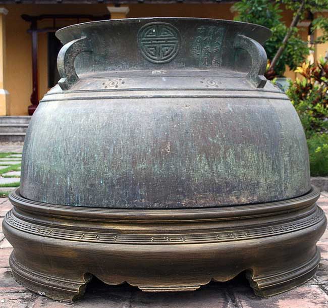 Bí ẩn những chiếc vạc đồng tinh xảo thời chúa Nguyễn