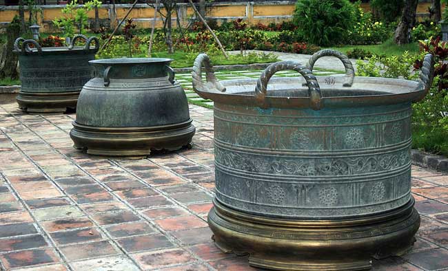 Bí ẩn những chiếc vạc đồng tinh xảo thời chúa Nguyễn
