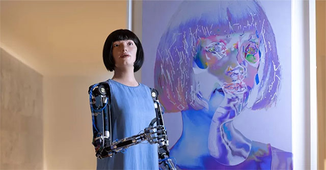 Robot thông minh tự vẽ chân dung gây tranh cãi