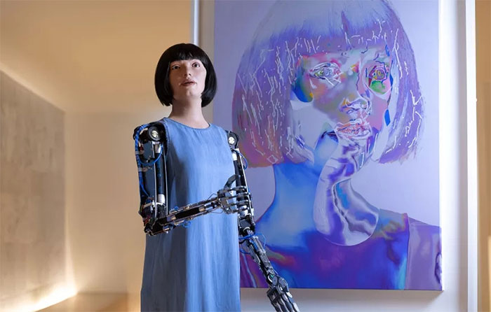 Robot thông minh tự vẽ chân dung gây tranh cãi