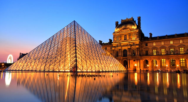 Bảo tàng Louvre đã từng là cung điện của vua.