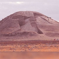 Bí ẩn đài tưởng niệm hình kim tự tháp cổ nhất thế giới