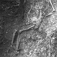 Bi kịch nghiệt ngã đằng sau bộ xương bị xiềng xích thời La Mã cổ đại