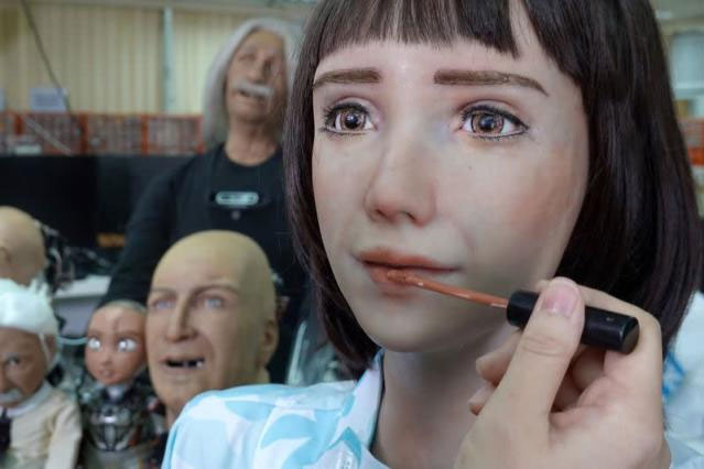 Ra mắt robot y tá mới, là 