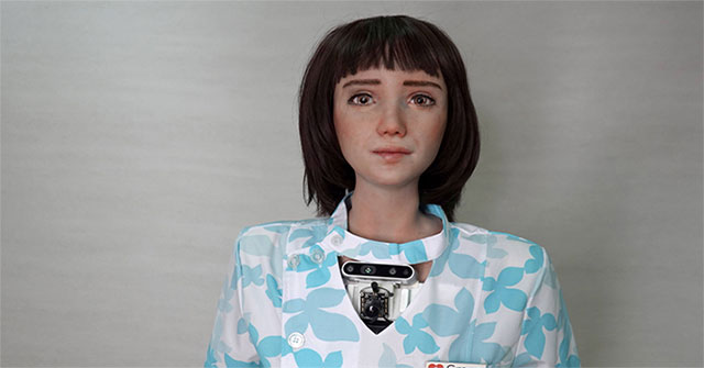 Ra mắt robot y tá mới, là "em gái" của người máy Sophia