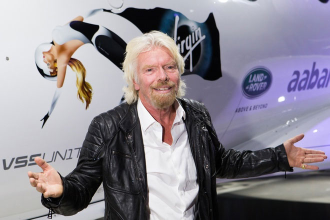 Tỷ phú Richard Branson đi trước một bước, vượt mặt ông chủ Amazon trong cuộc đua bay vào vũ trụ