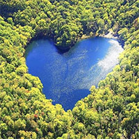 Khám phá hồ nước hình trái tim lãng mạn nhất Nhật Bản