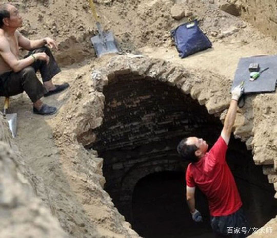 Lăng mộ tỏa hương thơm êm dịu khiến đoàn khảo cổ ngỡ ngàng