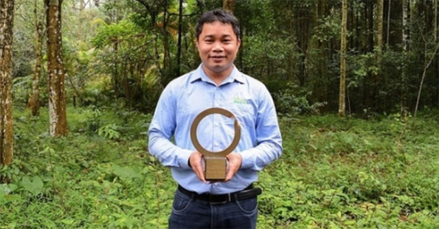 Người Việt Nam đầu tiên được trao giải 