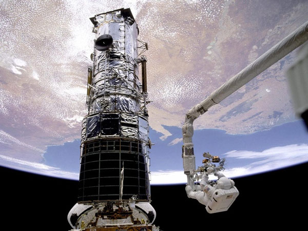 Kính Hubble gặp sự cố hy hữu