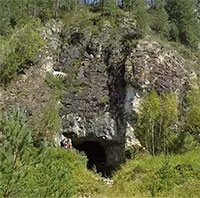 Choáng váng hang động có 3 loài người cùng chung sống