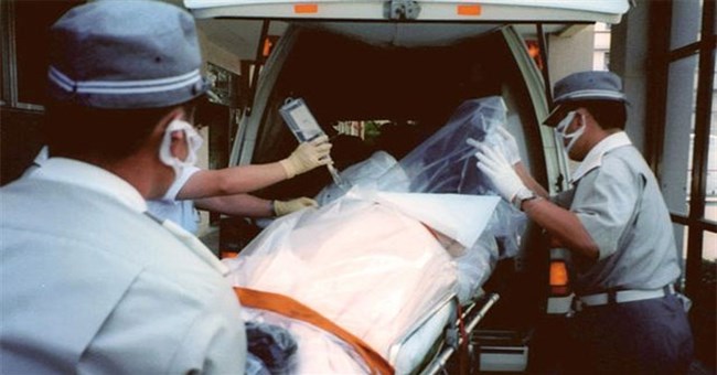 Đổ uranium vào thùng, người đàn ông không ngờ phải chịu 83 ngày đau đớn tột cùng