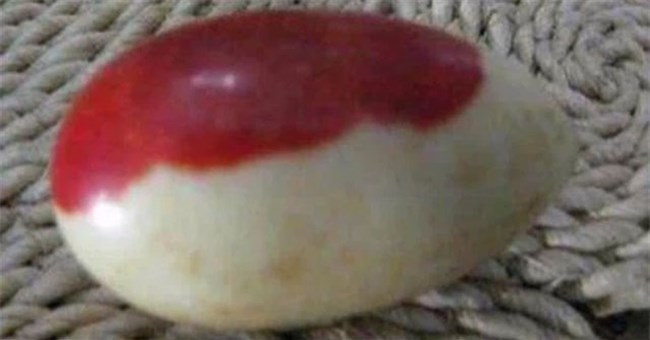 Lão nông đổi đời khi đào trúng hai quả “trứng máu”, chuyên gia định giá lên tới 2,8 tỷ đồng