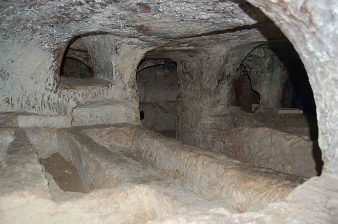 Kỳ bí hầm mộ 